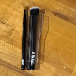 IL MAKIAGE Dual Brush Set in Black